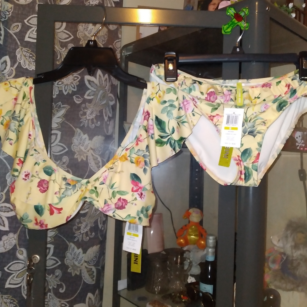Women's/Girls 2-2 piece swimsuits.